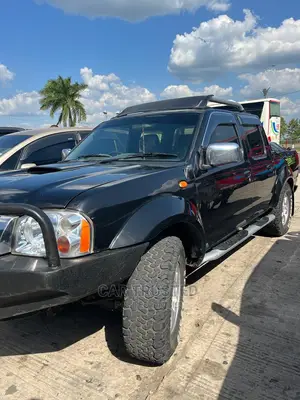 Nissan NP300 2004 Black
