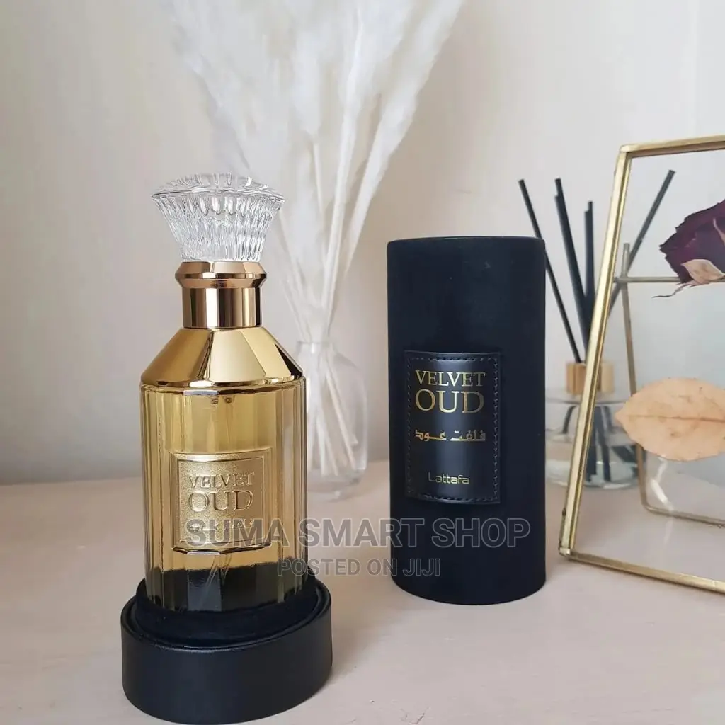 VELVET OUD Perfume .