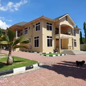 7bdrm House in Salasala, Kinondoni for sale