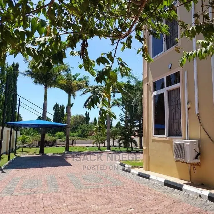7bdrm House in Salasala, Kinondoni for sale