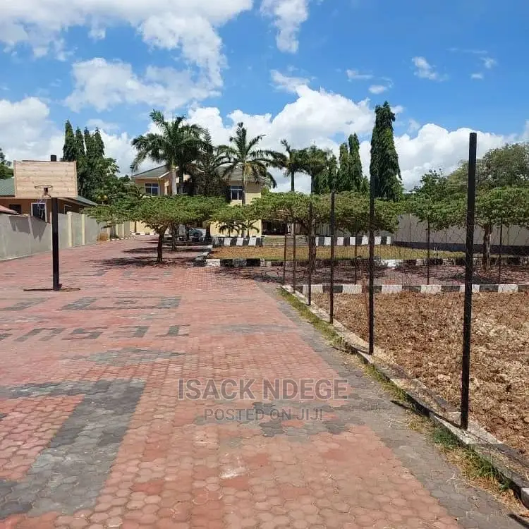 7bdrm House in Salasala, Kinondoni for sale