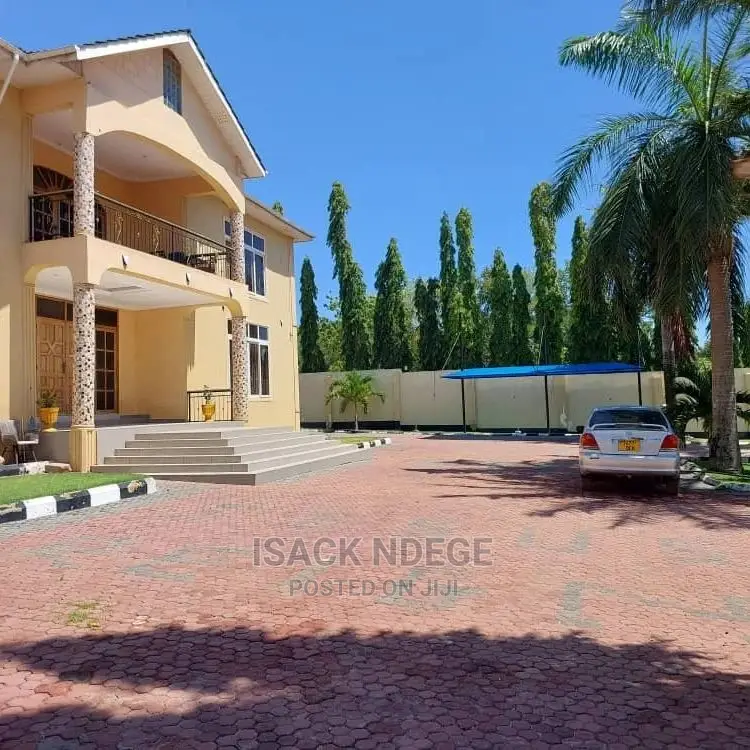 7bdrm House in Salasala, Kinondoni for sale