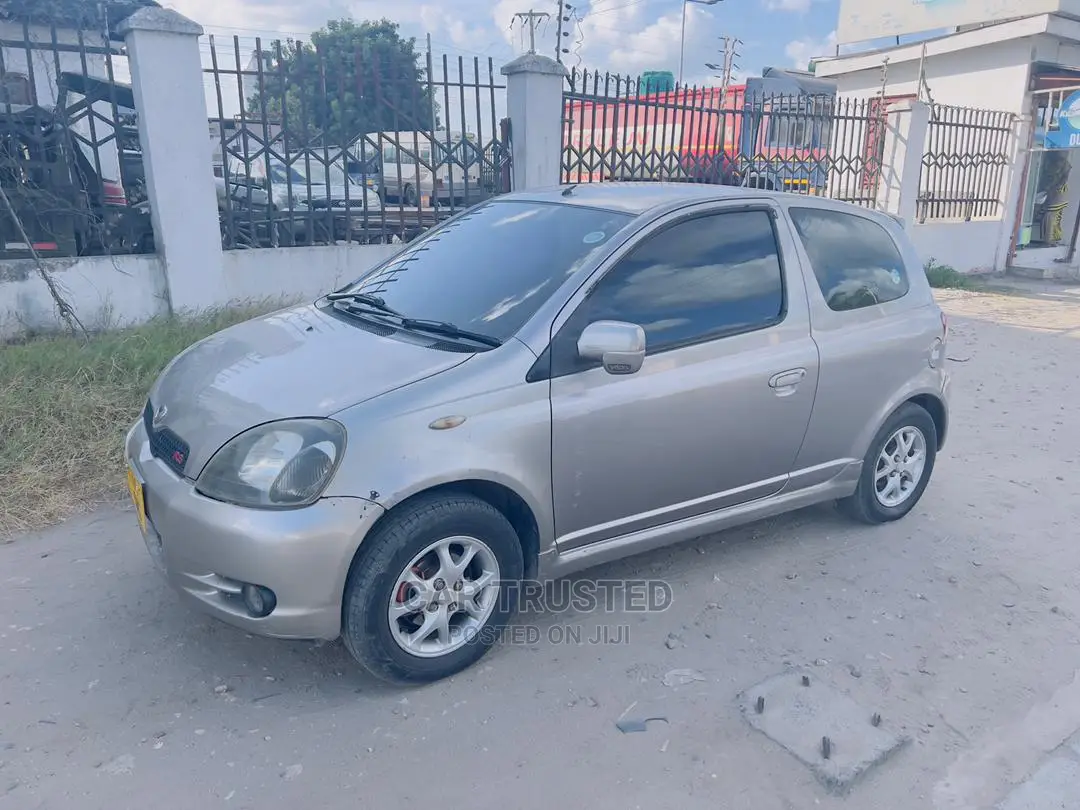 Toyota Vitz 1.5 FWD 5dr 2004 Silver
