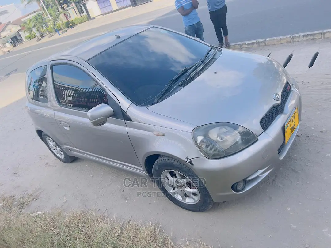 Toyota Vitz 1.5 FWD 5dr 2004 Silver