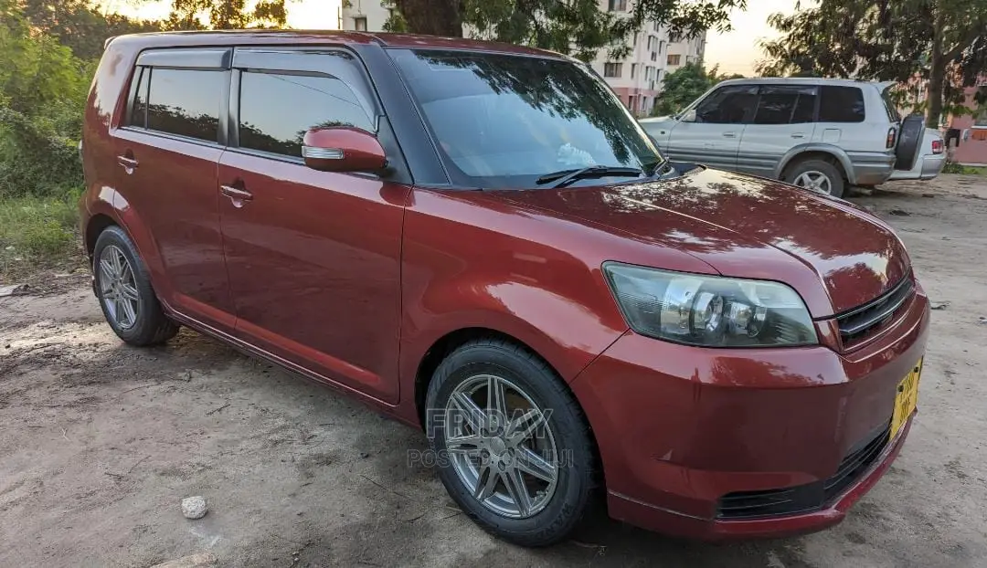 Toyota Corolla Rumion Hatchback 1.5 FWD 2010 Red