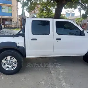 Nissan Hardbody 2015 White