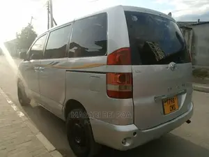 Toyota Noah 2004 Silver