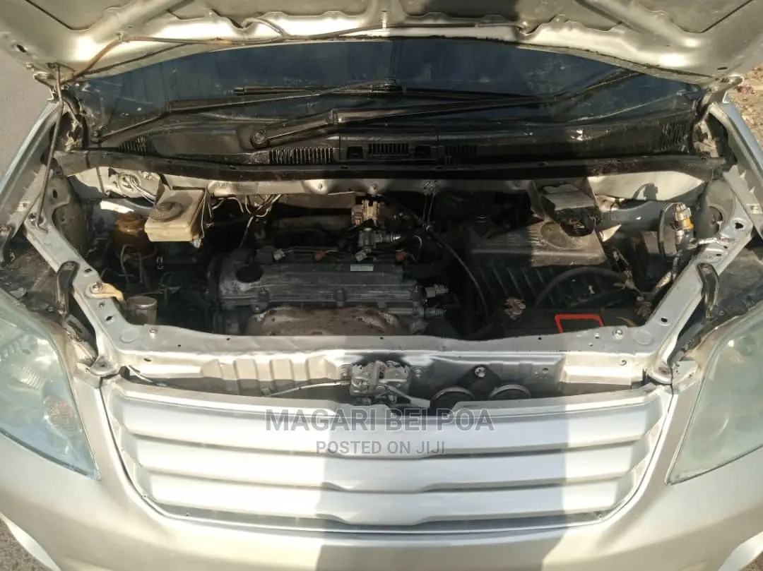 Toyota Noah 2004 Silver
