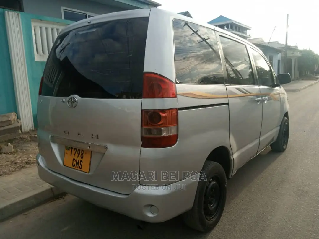 Toyota Noah 2004 Silver
