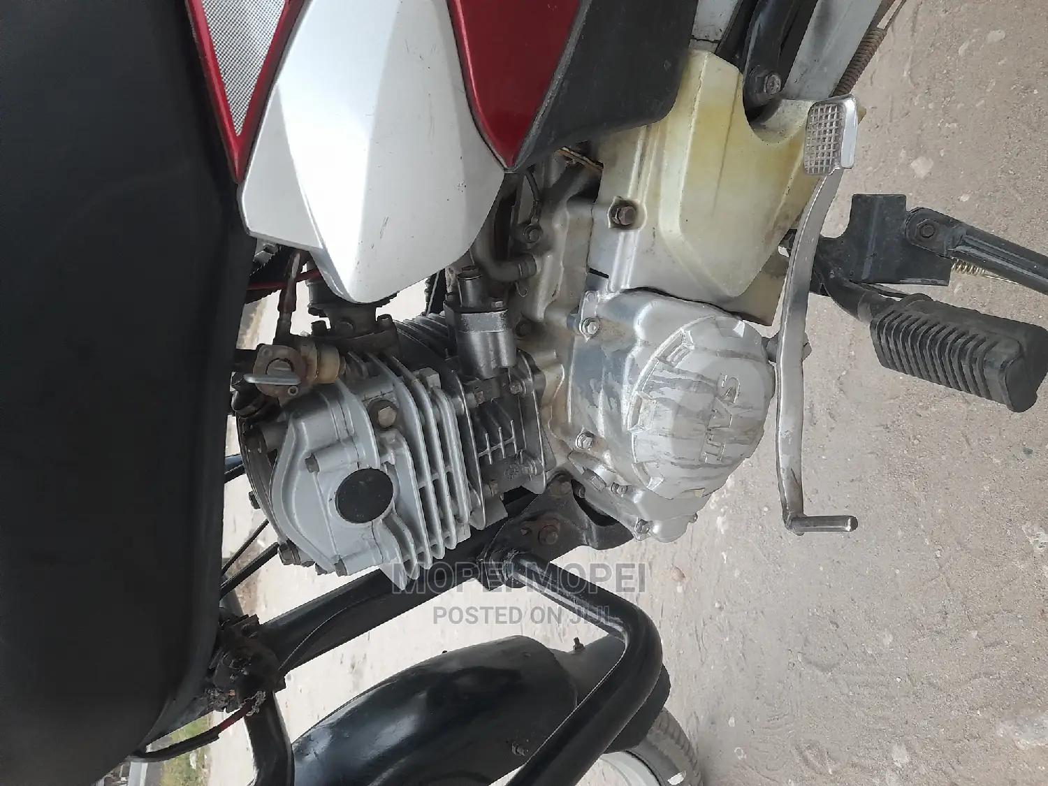 TVS HLX 125 2020 Red