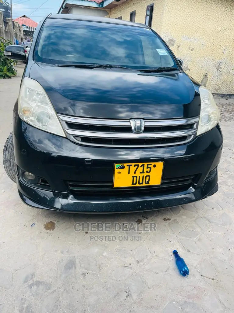 Toyota ISIS 1.8 L 2006 Black