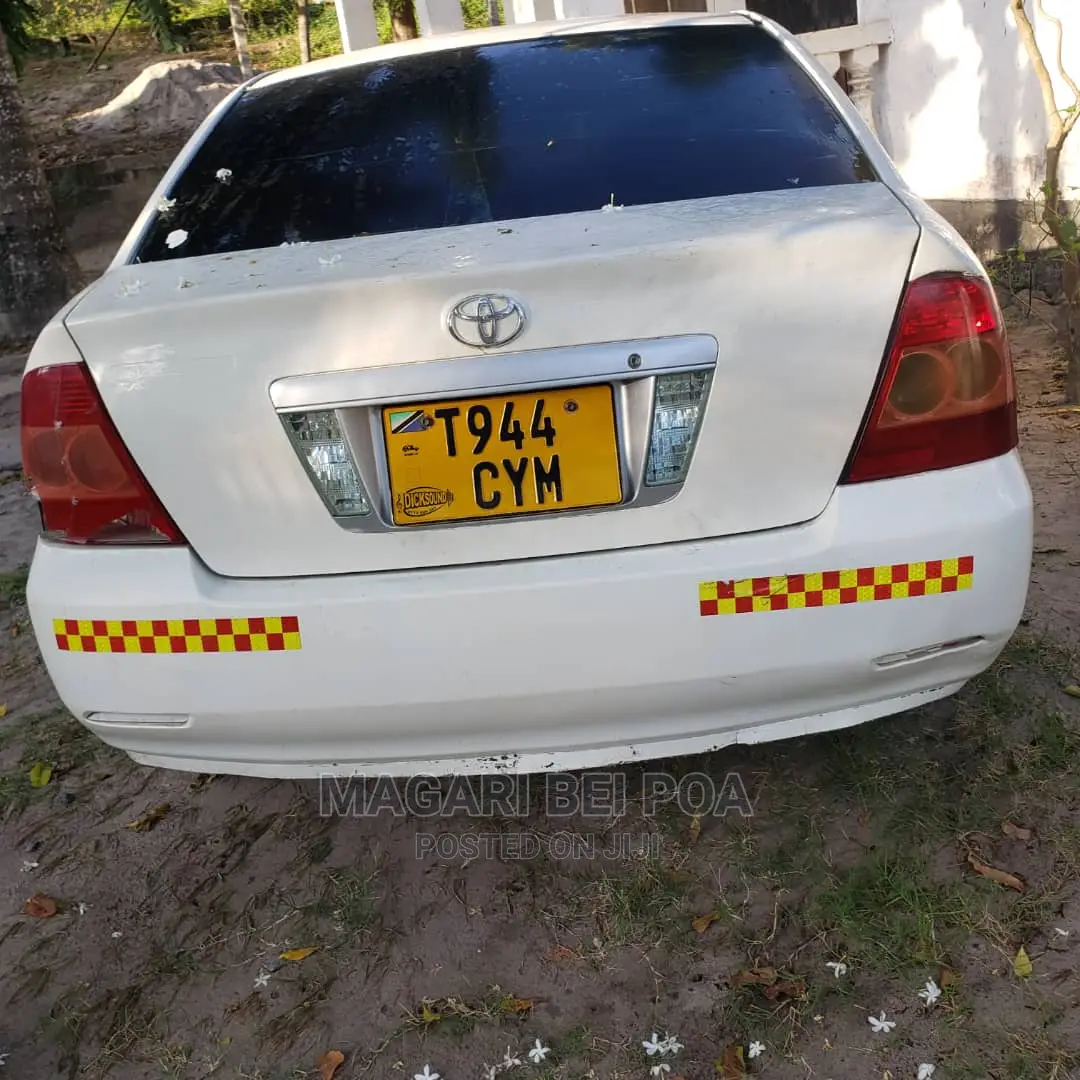Toyota Corolla 2005 White