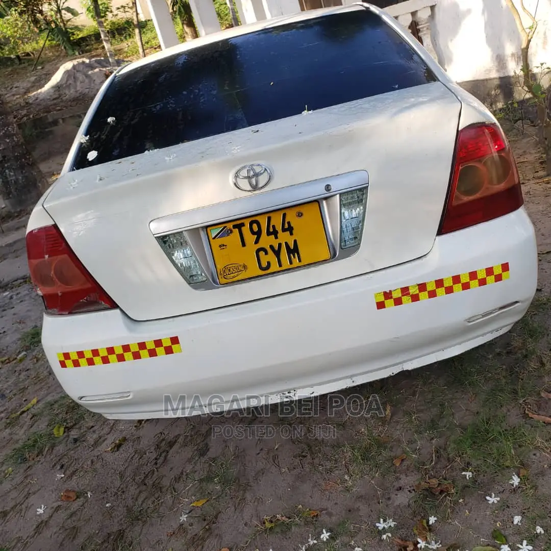 Toyota Corolla 2005 White