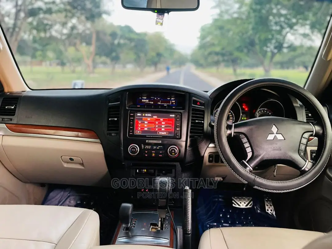 Mitsubishi Pajero 2008 Silver