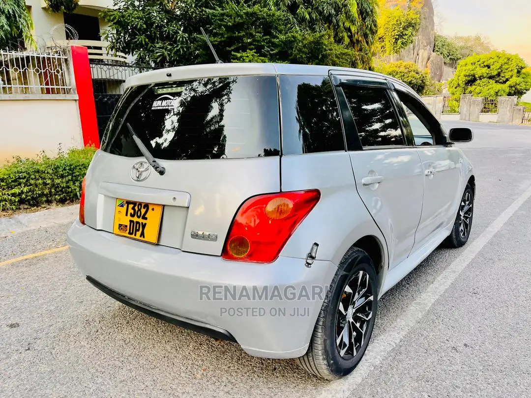 Toyota IST 2006 Silver