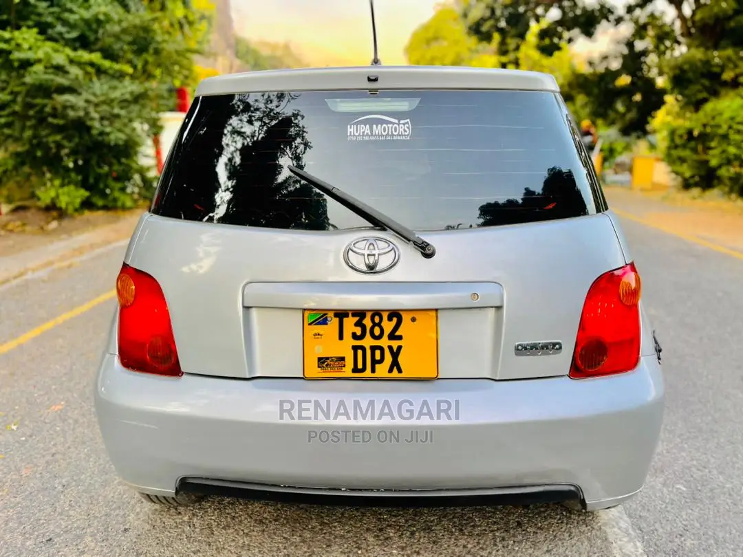 Toyota IST 2006 Silver