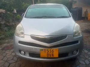 Toyota Ractis 1.3 FWD 2009 Silver