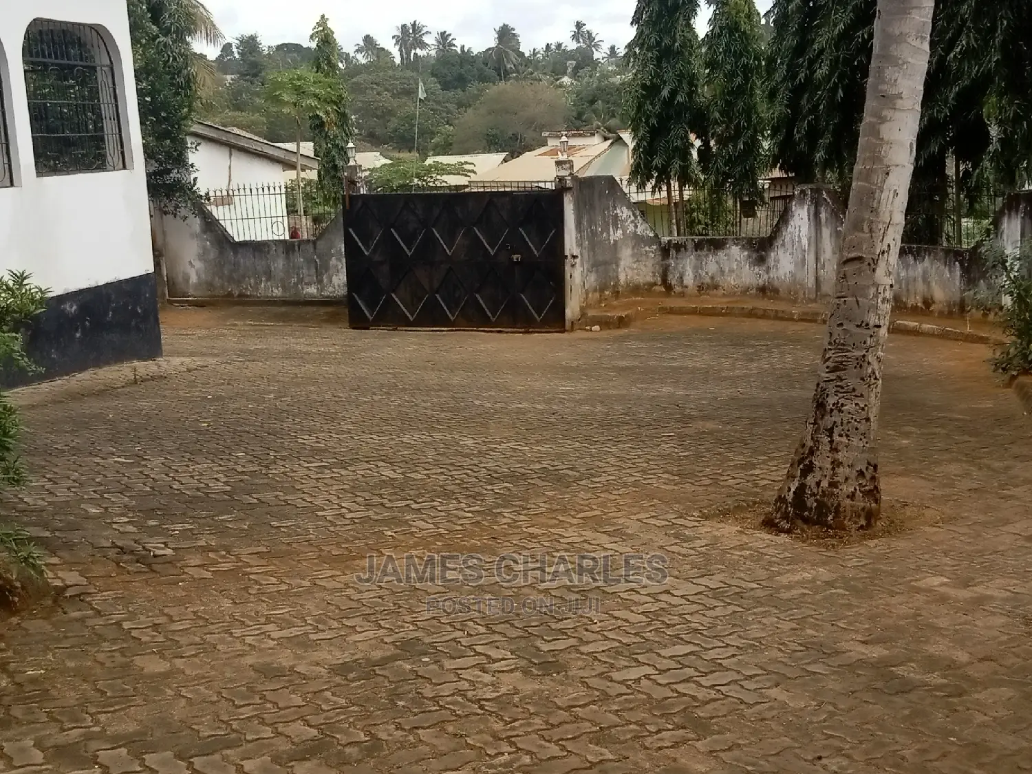 10bdrm House in Mbezi Juu, Kinondoni for sale