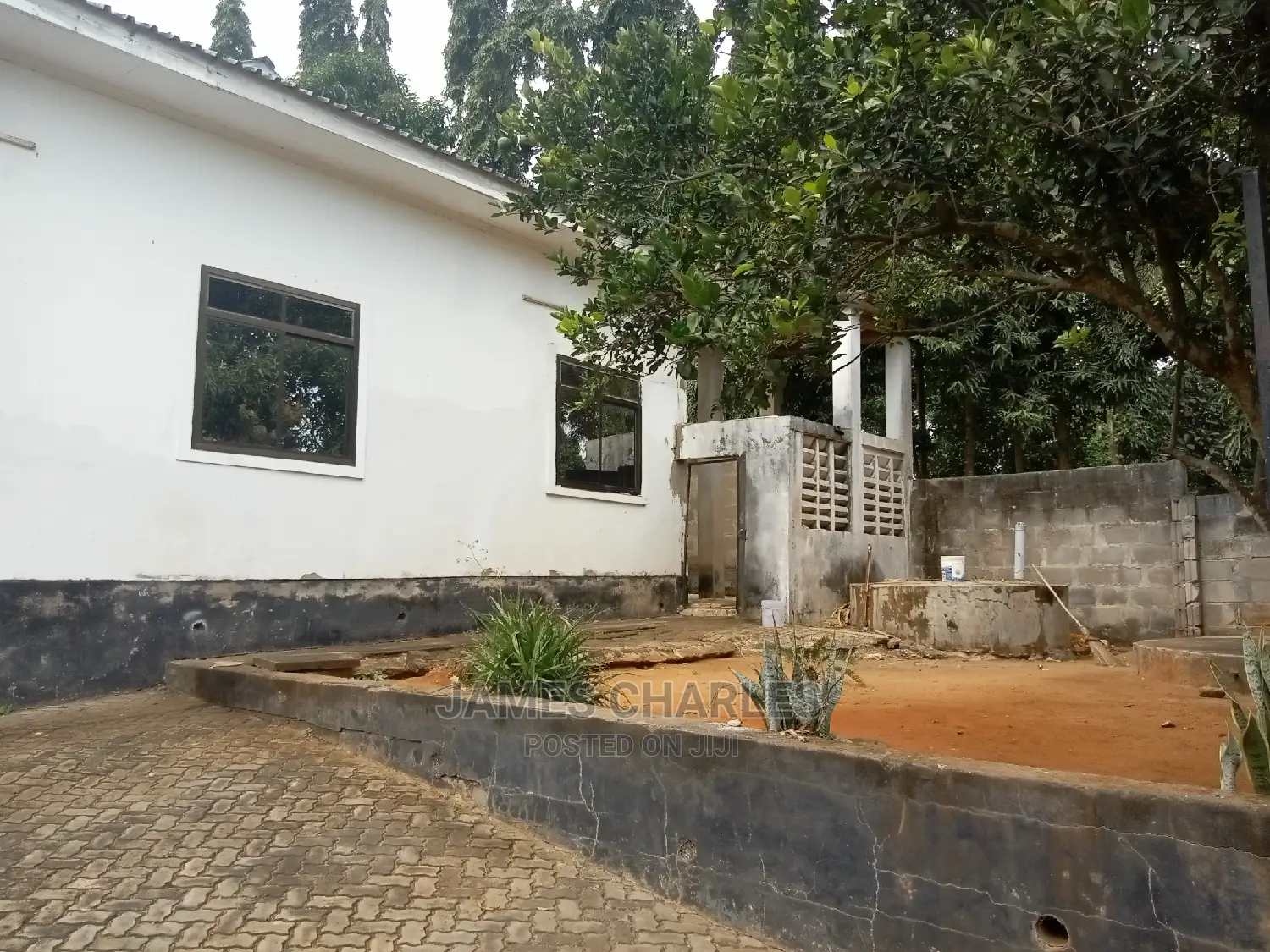 10bdrm House in Mbezi Juu, Kinondoni for sale
