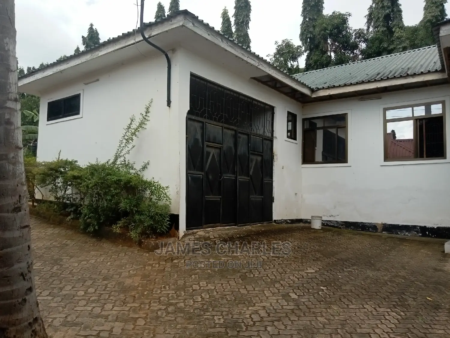 10bdrm House in Mbezi Juu, Kinondoni for sale