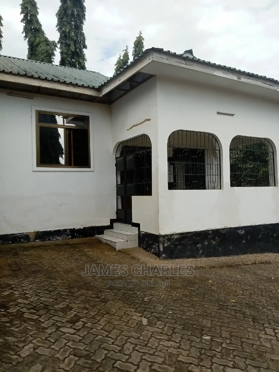 10bdrm House in Mbezi Juu, Kinondoni for sale