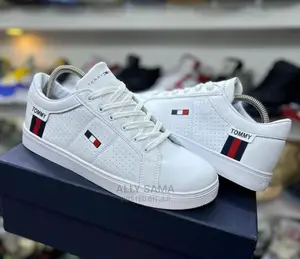 Tommy Sneakers