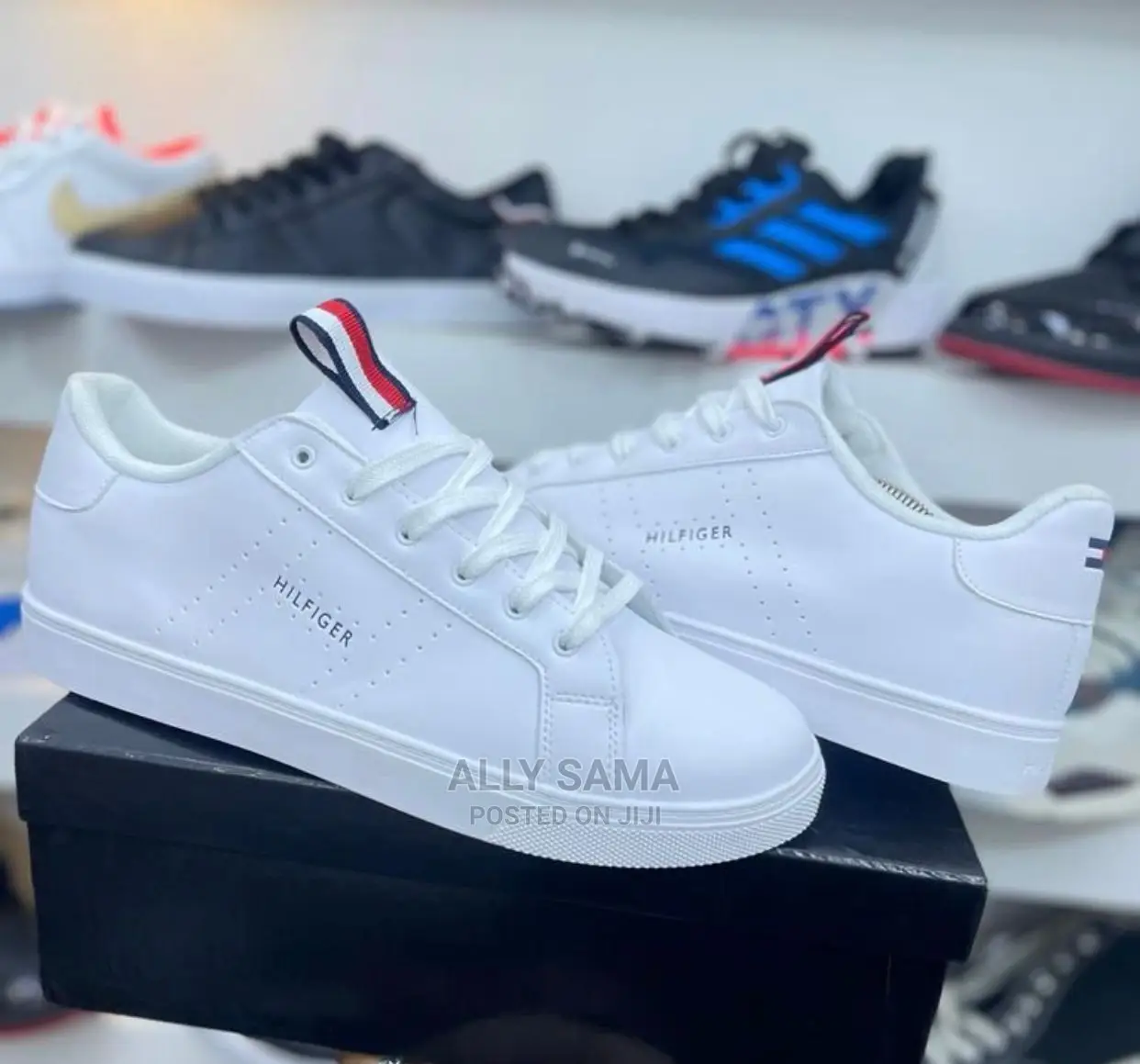 Tommy Sneakers