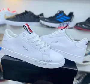 Tommy Sneakers