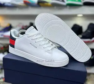 Tommy Sneakers