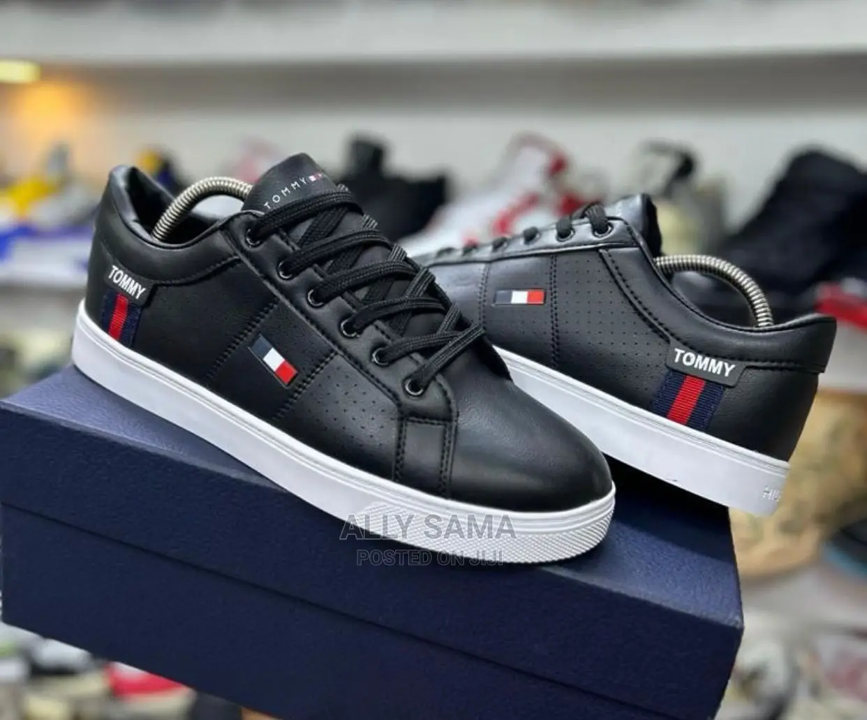 Tommy Sneakers