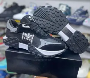 Adidas Sneakers