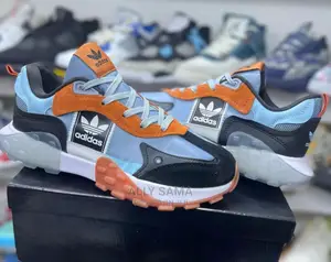 Adidas Sneakers