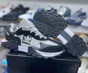 Adidas Sneakers