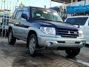 Mitsubishi Pajero 2022 Blue