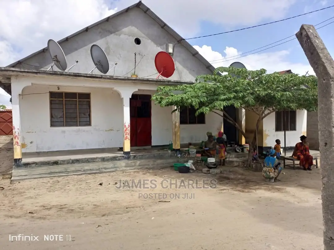 10bdrm House in Maji Matitu, Mbagala for sale