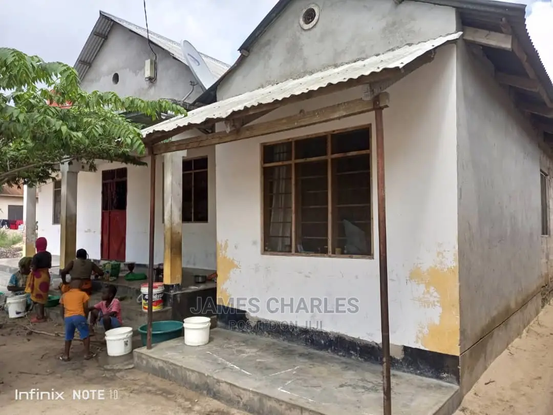 10bdrm House in Maji Matitu, Mbagala for sale