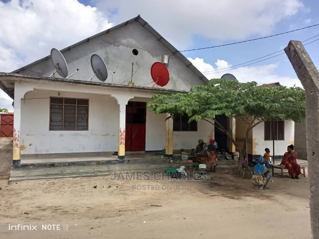 10bdrm House in Maji Matitu, Mbagala for sale