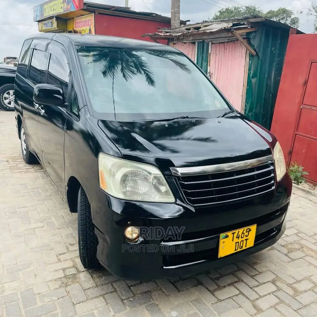 Toyota Noah 2.0 FWD (8 Seater) 2005 Black