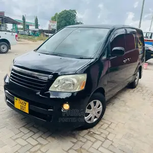 Toyota Noah 2.0 FWD (8 Seater) 2005 Black
