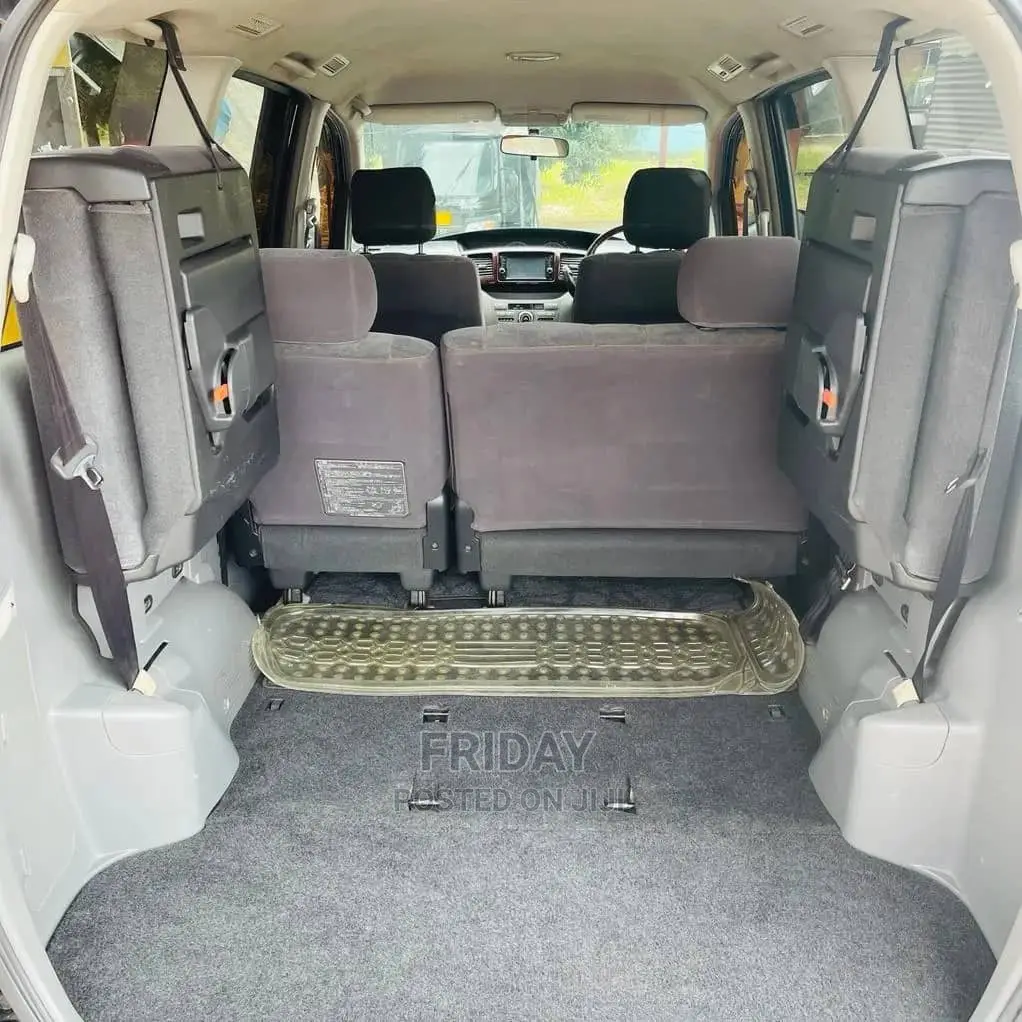 Toyota Noah 2.0 FWD (8 Seater) 2005 Black