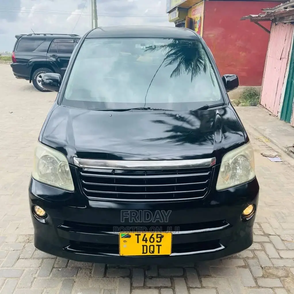 Toyota Noah 2.0 FWD (8 Seater) 2005 Black