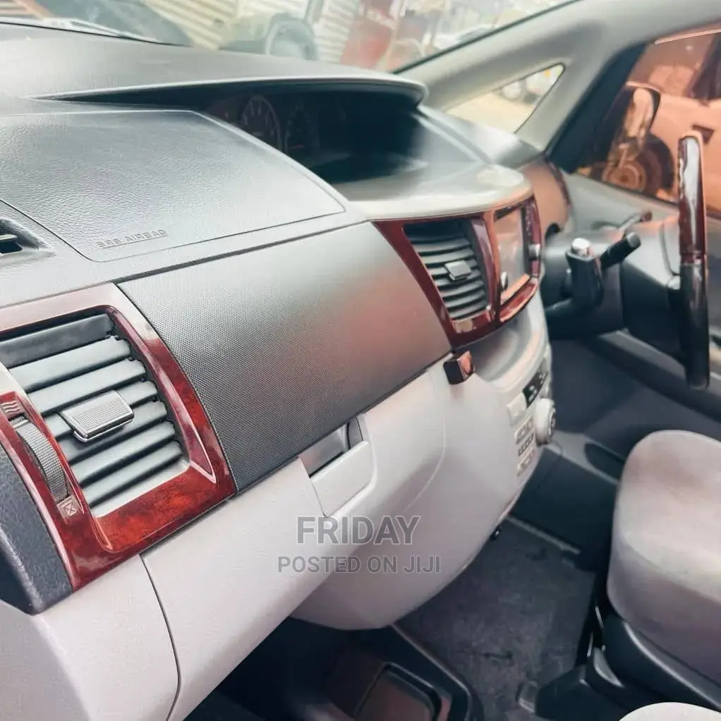 Toyota Noah 2.0 FWD (8 Seater) 2005 Black