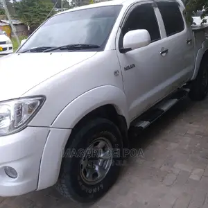 Toyota Hilux 2020 White