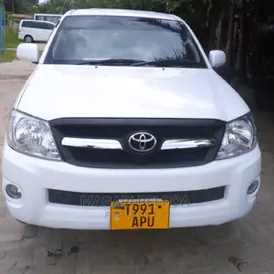 Toyota Hilux 2020 White