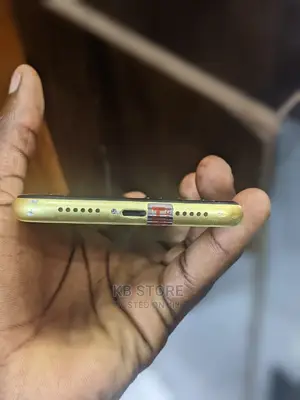 Apple iPhone 11 64 GB Yellow