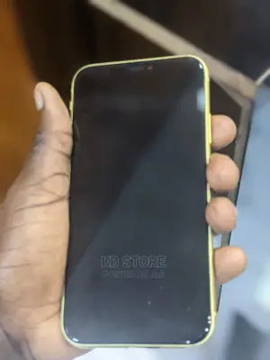 Apple iPhone 11 64 GB Yellow