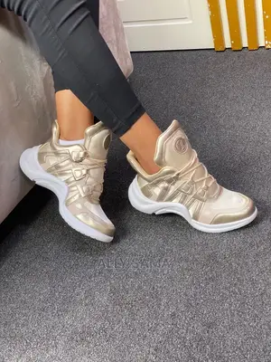 Louis Vuitton Woman