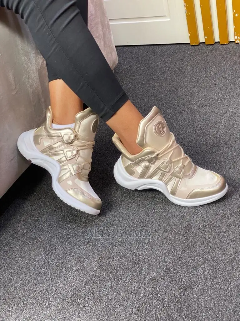 Louis Vuitton Woman