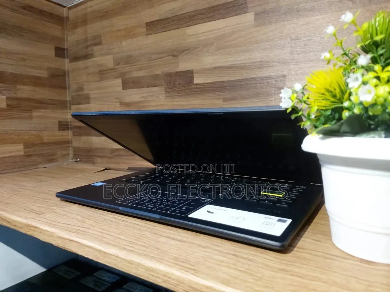 New Laptop Asus Vivobook E410M 4GB Intel SSD 128GB