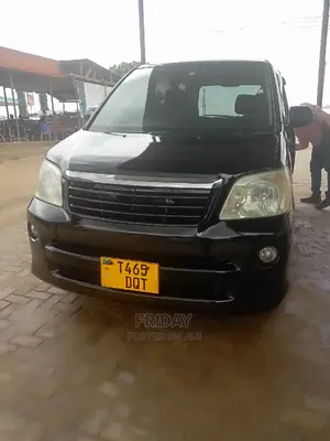 Toyota Noah 2.0 AWD (8 Seater) 2005 Black